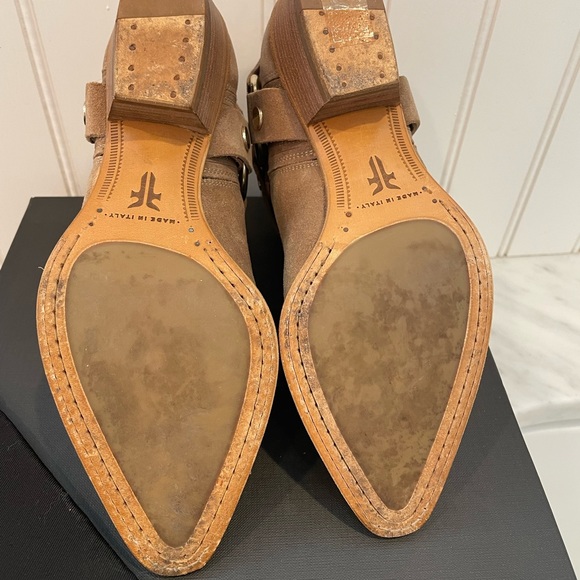 Frye signature Harness Chelsea beige suede boot size 8 - Picture 5 of 9